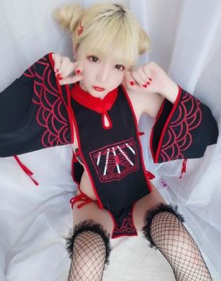 女人的世界_十万网红美女美酱