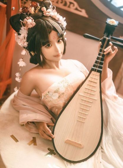 漂亮的保姆 电影_十万网红美女美酱